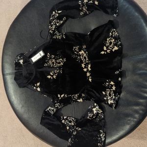 Romeo + Juliet Couture Velvet Off- Shoulder blouse